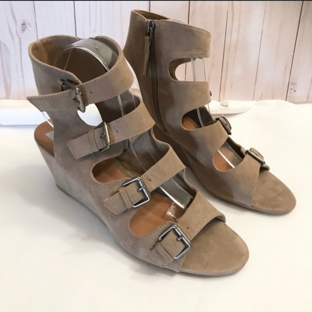 DV Faux Leather Wedge Sandals Size 6